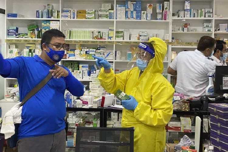 Philippine inspectors raid an illegal Chinese coronavirus hospital near Manila
