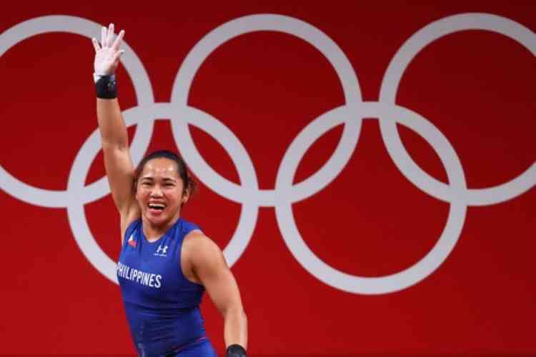 weightlifter hidilyn diaz wins first gold medal for philippines