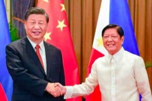 Philippines and China leaders shakes hands